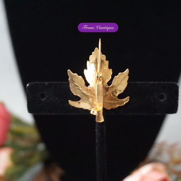🍁 VINTAGE Golden Maple Leaf Brooch / Scarf Pin 🧷 - Picture 4 of 5